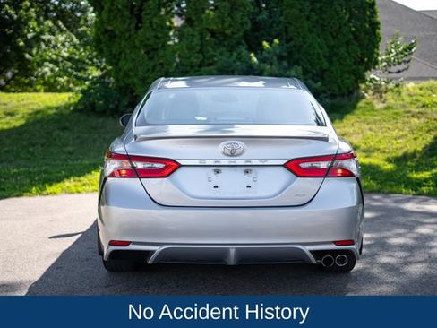 Used 2018 Toyota Camry SE w/ Moonroof Package FWD image 6