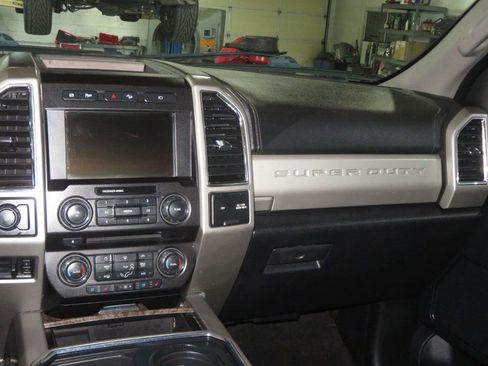 Used 2018 Ford F350 Lariat w/ Lariat Ultimate Package AWD/4WD image 41