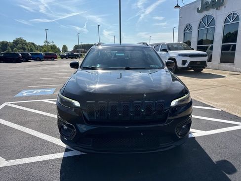 Used 2019 Jeep Cherokee Latitude Plus AWD/4WD image 3