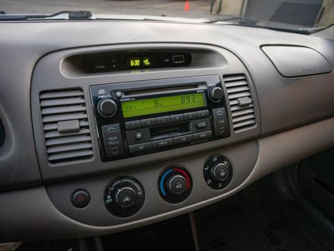 Used 2004 Toyota Camry LE FWD image 19