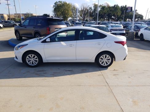 Used 2022 Hyundai Accent SE image 4