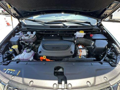 Used 2025 Chrysler Pacifica Select FWD image 45