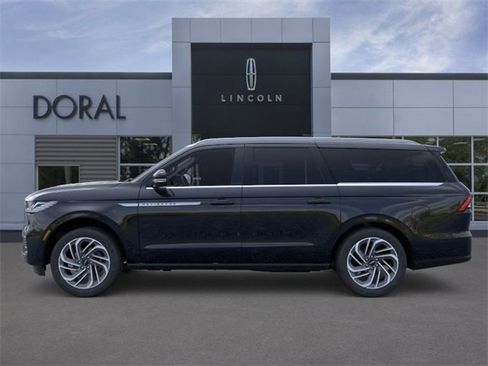 New 2025 Lincoln Navigator L Reserve image 3