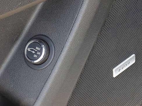 Used 2023 Chevrolet Traverse Premier image 18