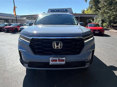 New 2025 Honda Pilot Touring image 8