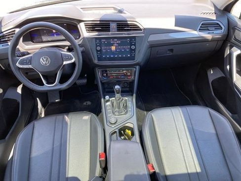 Certified 2023 Volkswagen Tiguan SE w/ Panoramic Sunroof Package AWD/4WD image 20