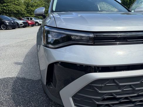 Used 2025 Volkswagen Taos SE w/ Panoramic Sunroof Package image 23