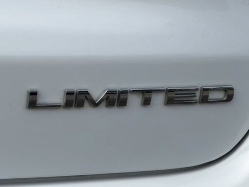 Used 2022 Jeep Compass Limited w/ Elite Group AWD/4WD image 9