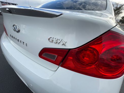 Used 2011 INFINITI G37 w/ Sport Appearance Package image 12