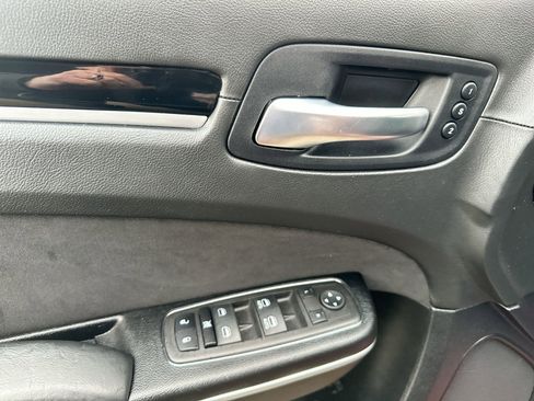Used 2023 Chrysler 300 C image 13