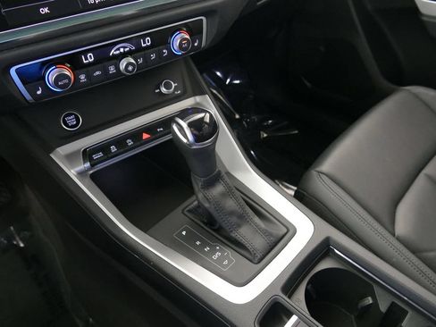 Used 2023 Audi Q3 2.0T Premium w/ Convenience Package AWD/4WD image 21