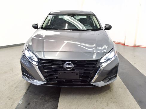 Used 2025 Nissan Altima 2.5 SV FWD image 3