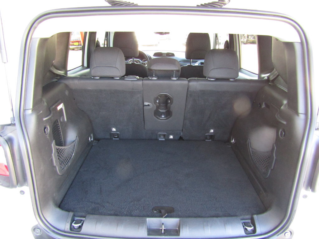 Used 2018 Jeep Renegade Latitude w/ Cold Weather Group AWD/4WD image 28