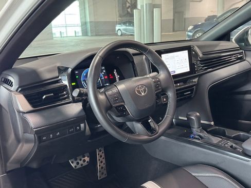 Used 2025 Toyota Camry SE FWD image 14