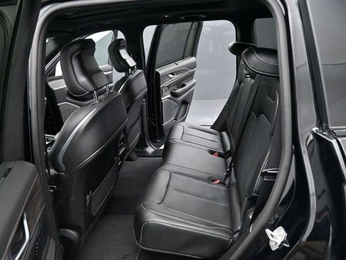 Used 2023 Jeep Grand Cherokee Overland w/ Luxury Tech Group IV image 27