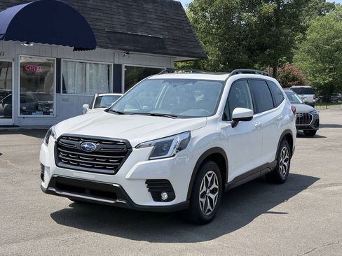 Used 2024 Subaru Forester Premium w/ POP Package 1 AWD/4WD image 3