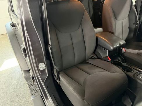 Used 2014 Jeep Wrangler Unlimited Sport w/ Connectivity Group image 18