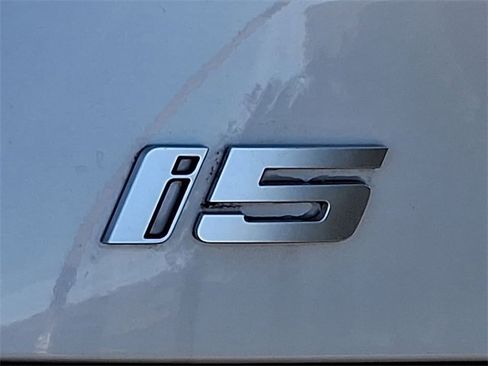 Used 2025 BMW i5 xDrive40 w/ Premium Package image 19