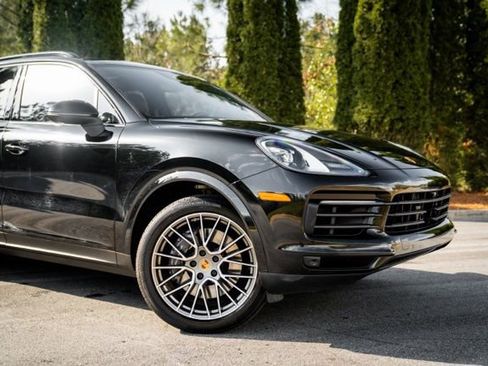 Used 2023 Porsche Cayenne Platinum Edition image 7
