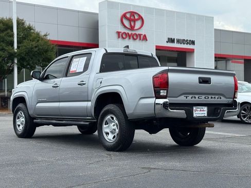 Used 2022 Toyota Tacoma SR5 RWD image 9