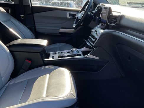 Used 2021 Ford Explorer XLT w/ Equipment Group 202A AWD/4WD image 59