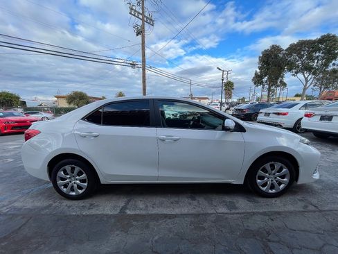 Used 2018 Toyota Corolla SE w/ Carpet Mat Package (TMS) FWD image 4