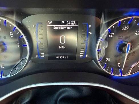 Used 2020 Chrysler Pacifica Touring-L FWD image 30