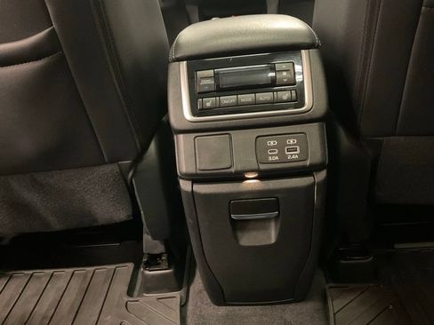 Used 2024 Subaru Ascent Limited w/ Technology Package AWD/4WD image 38