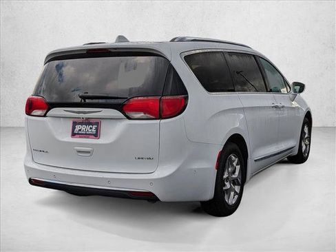 Used 2017 Chrysler Pacifica Limited w/ Advanced Safetytec Group image 5