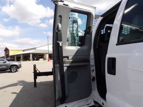 Used 2025 Ford F750 2WD SuperCab Super Duty image 47