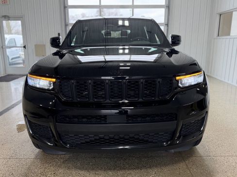 Used 2023 Jeep Grand Cherokee L Laredo image 7