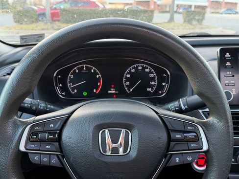 Used 2018 Honda Accord EX image 11