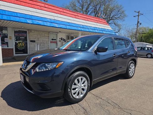 Used 2016 Nissan Rogue S image 2