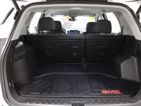 Used 2022 GMC Terrain SLE w/ Driver Convenience Package image 12