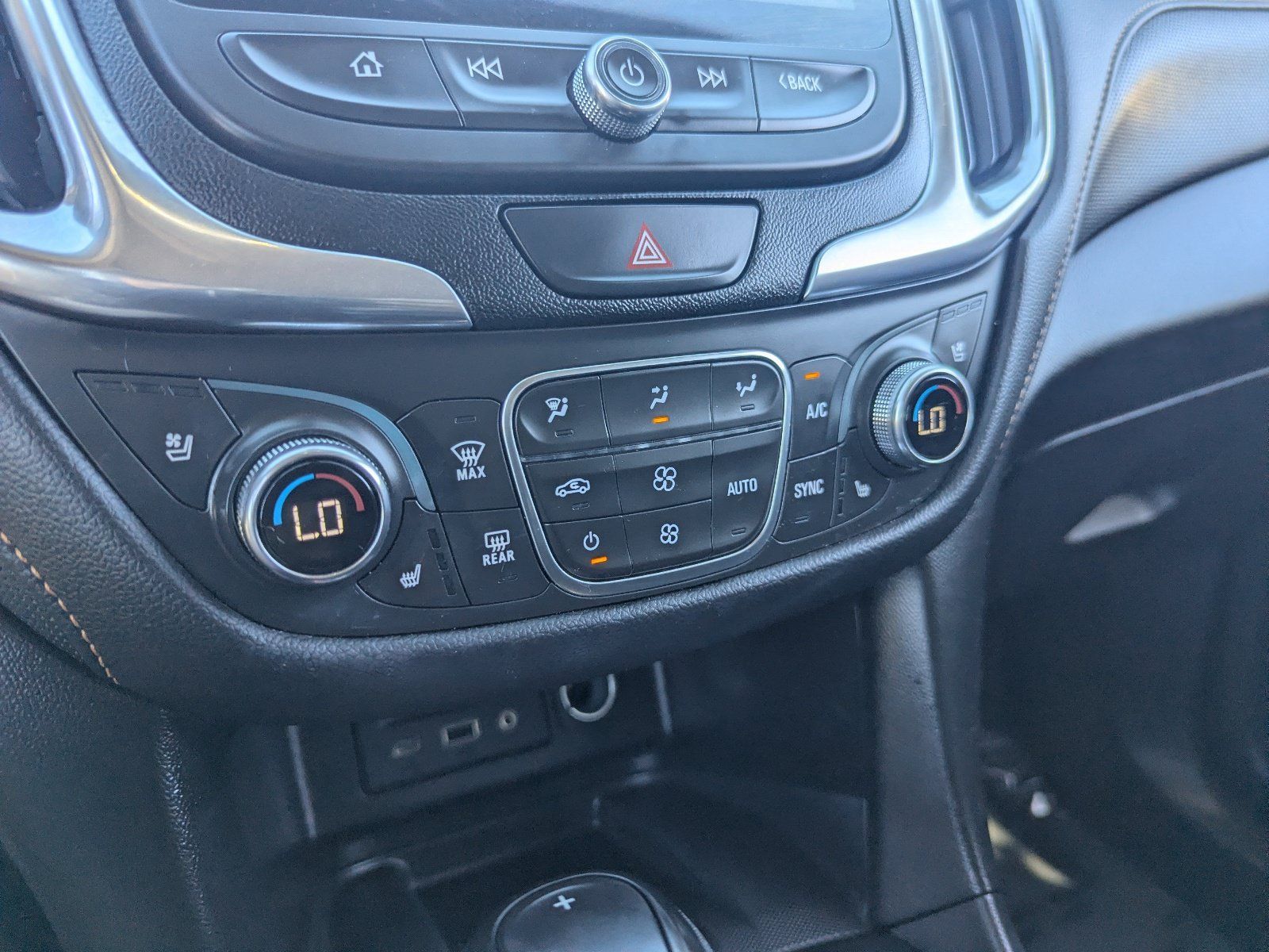 Used 2021 Chevrolet Equinox Premier FWD image 26