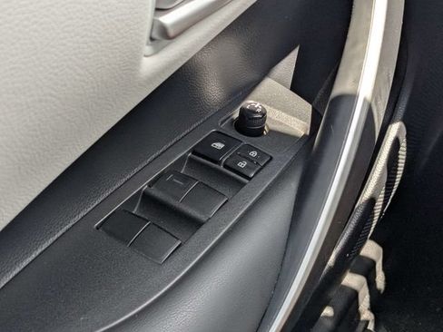 Used 2021 Toyota Corolla SE w/ SE Premium Package FWD image 18