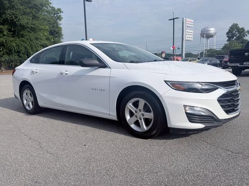Used 2021 Chevrolet Malibu LS FWD image 2
