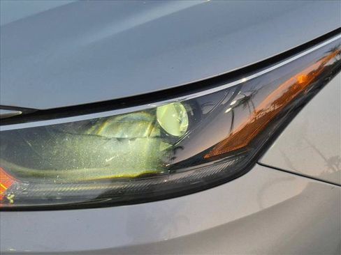 Used 2021 Toyota Highlander LE FWD image 9
