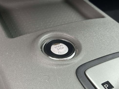 Used 2021 Nissan Frontier SV image 25