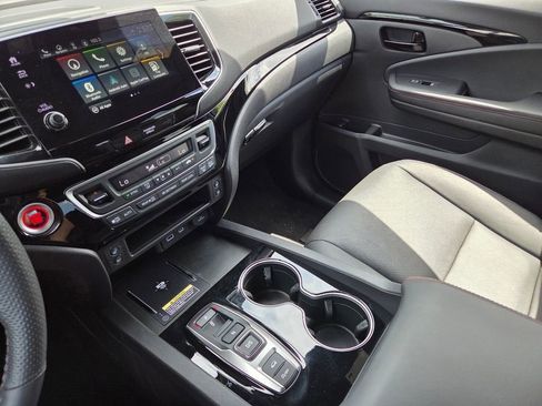 Used 2025 Honda Passport Black Edition image 38