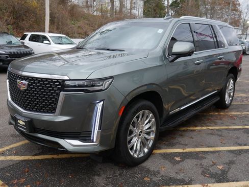 Used 2023 Cadillac Escalade ESV Premium Luxury image 4