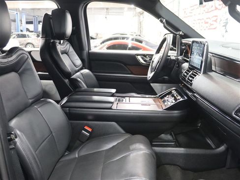Used 2020 Lincoln Navigator Reserve w/ Luxury Package image 16