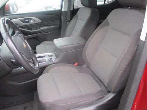 Used 2020 Chevrolet Traverse LT image 5