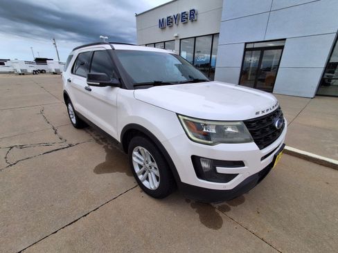 Used 2016 Ford Explorer Sport w/ Equipment Group 401A image 2