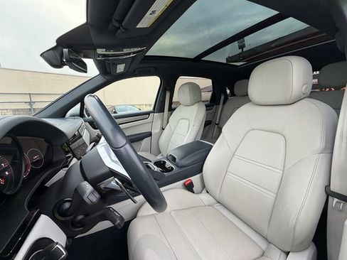 Used 2023 Porsche Cayenne S Platinum w/ Premium Package Plus image 29