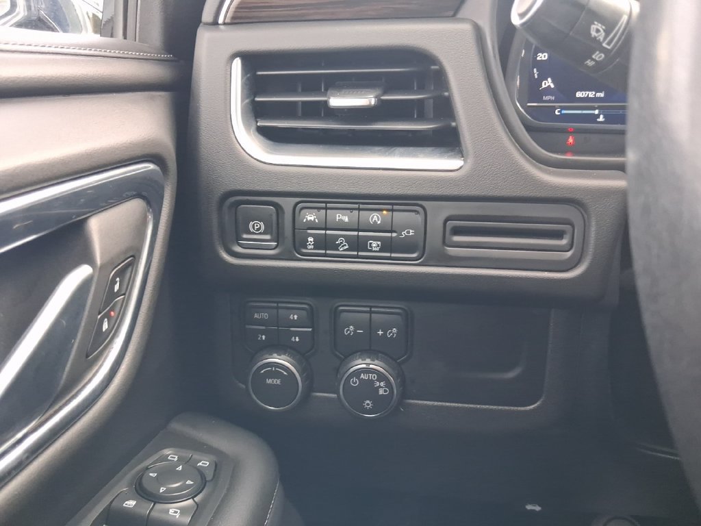 Used 2022 Chevrolet Suburban Z71 w/ Luxury Package AWD/4WD image 12