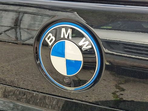 Used 2025 BMW 750e xDrive w/ Executive Package image 4