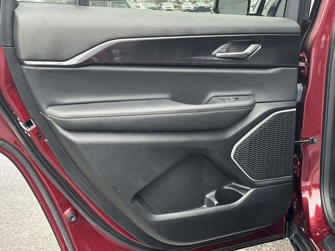 Used 2022 Jeep Grand Cherokee L Laredo image 17