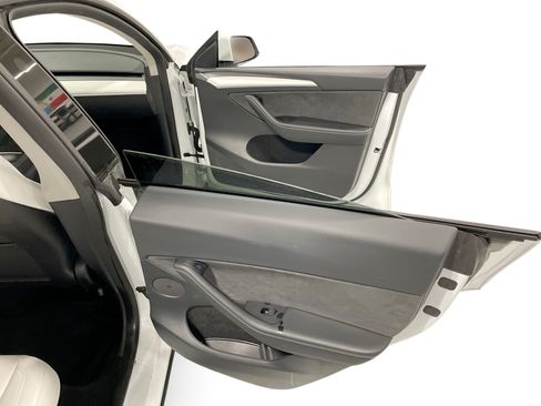Certified 2023 Tesla Model Y Long Range AWD/4WD image 12