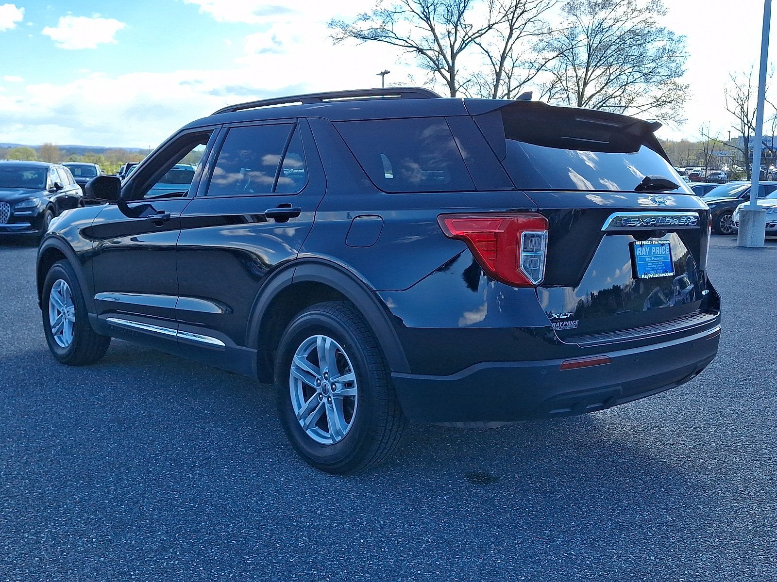 Used 2023 Ford Explorer XLT AWD/4WD image 5